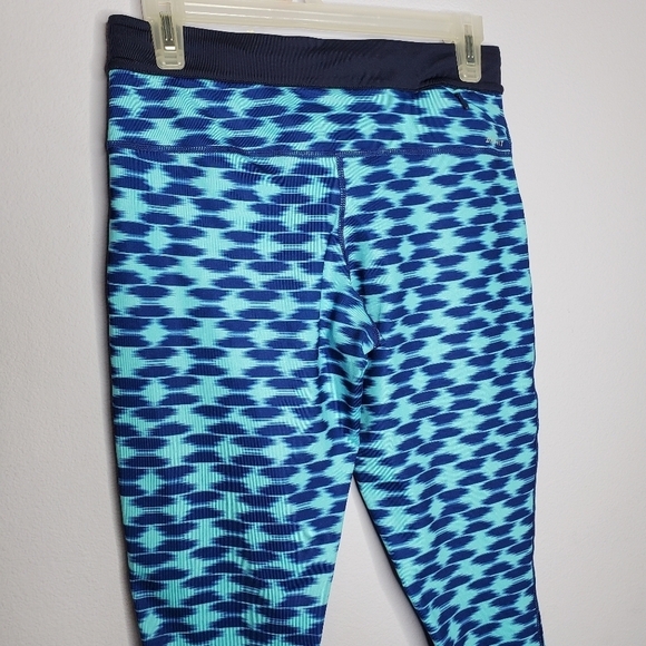 Nike Dri-Fit Blue Printed Run Relay Crop Leggings - Picture 8 of 12